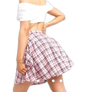 No Boundaries Heartbreak pleated check mini skirt in pink. Size S.